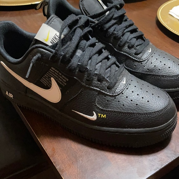 nike air force 1 07 lv8 overbranding